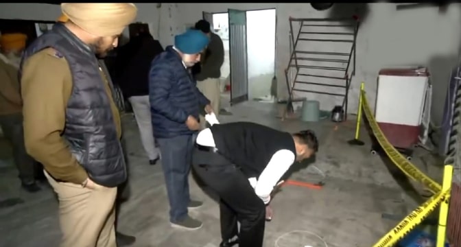 ਪੁਲਿਸ ਮੁਲਾਜਮ ਦੇ ਰਿਸ਼ਤੇਦਾਰ ਘਰ ਰਾਤ ਨੂੰ ਹੋਇਆ ਧਮਾਕਾ, ਪੁਲਿਸ ਵੱਲੋਂ ਕੀਤੀ ਜਾ ਰਹੀ ਹੈ ਜਾਂਚ