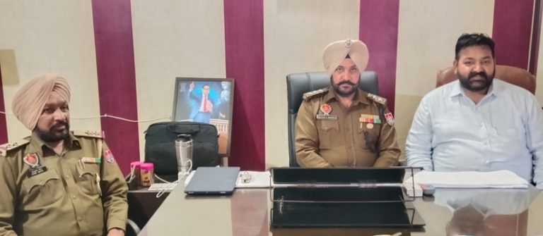 ਫਾਜਿਲਕਾ ਪੁਲਿਸ ਦੀ ਵੱਡੀ ਸਫਲਤਾ, ਸਰਹੱਦ ਪਾਰੋਂ ਨਸ਼ਾ ਤਸਕਰੀ ਰੈਕੇਟ ਦਾ ਕੀਤਾ ਪਰਦਾਫਾਸ਼
