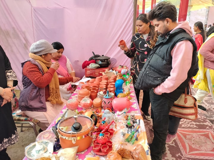 ਪਿੰਡ ਆਸਫਵਾਲਾ ਦਾ ਗੁਰੂ ਨਾਨਕ ਸੈਲਫ ਹੈਲਪ ਗਰੁੱਪ ਸਵੈ—ਕਾਰੋਬਾਰ ਚਲਾ ਕੇ ਆਮਦਨ ਦੇ ਵਸੀਲੇ ਪੈਦਾ ਕਰ ਰਿਹੈ