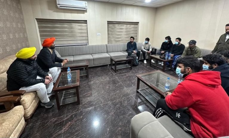 ਅੱਧੀ ਰਾਤ ਨੂੰ ਮੁੜ 119 ਭਾਰਤੀਆਂ ਨੂੰ ਲੈ ਕੇ ਅਮਰੀਕਾ ਦਾ ਜਹਾਜ ਅੰਮ੍ਰਿਤਸਰ ਏਅਰਪੋਰਟ ‘ਤੇ ਹੋਇਆ ਲੈਂਡ