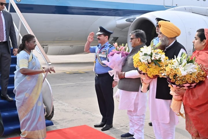 ਬਠਿੰਡਾ ਪੁੱਜੇ ਰਾਸ਼ਟਰਪਤੀ ਦਰੁਪਤੀ ਮੁਰਮੂ, ਕੇਂਦਰੀ ਯੂਨੀਵਰਸਿਟੀ ਤੇ ਏਮਜ਼ ‘ਚ ਕਨਵੋਕੇਸਨ ‘ਚ ਸ਼ਿਰਕਤ