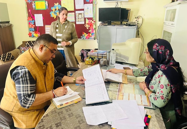 ਪੰਜਾਬ ਰਾਜ ਖੁਰਾਕ ਕਮਿਸ਼ਨ ਦੇ ਮੈਂਬਰ ਵਿਜੇ ਦੱਤ ਵੱਲੋਂ ਮੋਹਾਲੀ ਦੇ ਫੇਜ਼ 6,7 ਅਤੇ 9 ਦੇ ਸਰਕਾਰੀ ਪ੍ਰਾਇਮਰੀ ਅਤੇ ਮਿਡਲ ਸਕੂਲਾਂ ਦਾ ਨਿਰੀਖਣ