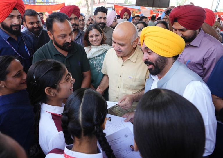 ਆਈ.ਏ.ਐਸ. ਅਤੇ ਆਈ.ਪੀ.ਐਸ. ਅਧਿਕਾਰੀ ਸੂਬੇ ਦੇ ਸਰਕਾਰੀ ਸਕੂਲਾਂ ਦੇ ਵਿਦਿਆਰਥੀਆਂ ਦੇ ਰਾਹ ਦਸੇਰੇ ਬਣਨਗੇ: ਮੁੱਖ ਮੰਤਰੀ