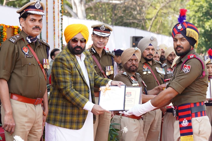 ਪੰਜਾਬ ਦੀ ਪਵਿੱਤਰ ਧਰਤੀ ‘ਤੇ ਗੈਂਗਸਟਰਾਂ, ਸਮੱਗਲਰਾਂ ਅਤੇ ਹੋਰ ਅਪਰਾਧੀਆਂ ਲਈ ਕੋਈ ਥਾਂ ਨਹੀਂ: ਮੁੱਖ ਮੰਤਰੀ