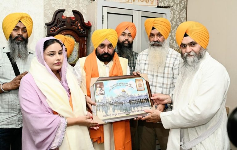 ਮੁੱਖ ਮੰਤਰੀ ਨੇ ਵਿਸਾਖੀ ਦੇ ਪਵਿੱਤਰ ਤਿਉਹਾਰ ‘ਤੇ ਪੰਜਾਬੀਆਂ ਨੂੰ ਦਿੱਤੀ ਵਧਾਈ,ਗੁਰਦੁਆਰਾ ਦੂਖ ਨਿਵਾਰਨ ਸਾਹਿਬ ਵਿਖੇ ਮੱਥਾ ਟੇਕਿਆ
