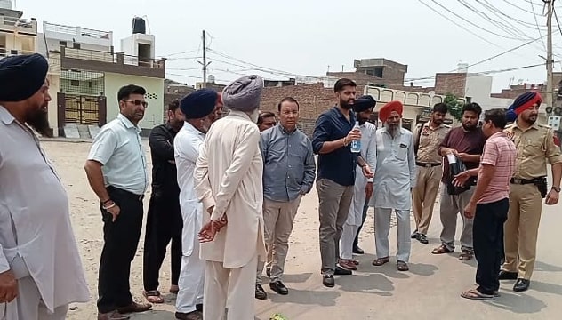 ਮੇਅਰ ਤੇ ਪੀਸੀਏ ਪ੍ਰਧਾਨ ਨੇ ਵਾਰਡ ਨੰਬਰ 48 ਦਾ ਕੀਤਾ ਪੈਦਲ ਦੌਰਾ,ਵਾਰਡ ਵਾਸੀਆਂ ਨਾਲ ਖੇਡੀ ਤਾਸ਼