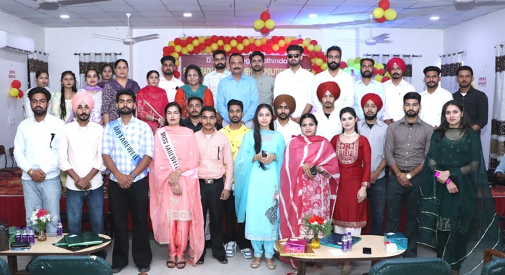 DAV COLLEGE ਦੇ ਪੋਸਟ ਗ੍ਰੈਜੂਏਟ ਰਾਜਨੀਤੀ ਸ਼ਾਸਤਰ ਵਿਭਾਗ ਨੇ ਵਿਦਾਇਗੀ ਪਾਰਟੀ ਦਾ ਆਯੋਜਨ ਕੀਤਾ