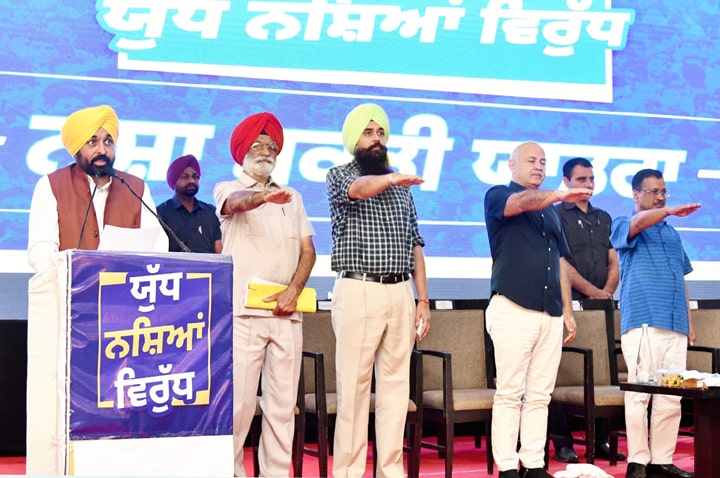 ਕੇਜਰੀਵਾਲ ਤੇ ਭਗਵੰਤ ਸਿੰਘ ਮਾਨ ਨੇ ਲੋਕਾਂ ਨੂੰ ਨਸ਼ਿਆਂ ਵਿਰੁੱਧ ਜੰਗ ਵਿੱਚ ਯੋਧੇ ਬਣਨ ਲਈ ਸਹੁੰ ਚੁਕਾਈ