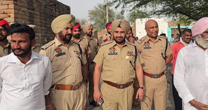 ‘ਯੁੱਧ ਨਸ਼ਿਆਂ ਵਿਰੁੱਧ’; ਫਾਜ਼ਿਲਕਾ ਪੁਲਿਸ ਵੱਲੋਂ ਇੱਕ ਹੋਰ ਨਸ਼ਾ ਤਸਕਰ ਦੇ ਘਰ ’ਤੇ ਚਲਾਇਆ ਬੁਲਡੋਜ਼ਰ