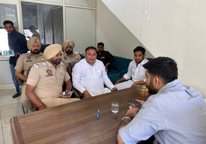 ਬਠਿੰਡਾ ਸ਼ਹਿਰ ‘ਚ ਟ੍ਰੈਫਿਕ ਵਿਵਸਥਾ ਨੂੰ ਸੁਚਾਰੂ ਬਣਾਉਣ ਲਈ ਮੇਅਰ ਨੇ ਕੀਤੀ ਟ੍ਰੈਫਿਕ ਇੰਚਾਰਜ ਨਾਲ ਮੀਟਿੰਗ