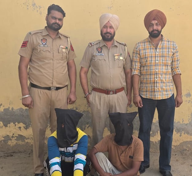 ਮੋਗਾ ਦੇ CIA Staff ਵੱਲੋ ਇੱਕ ਰਾਇਫਲ, ਇੱਕ ਪਿਸਟਲ ਤੇ 324 ਜਿੰਦਾ ਰੋਂਦ ਅਤੇ ਲੱਖਾਂ ਦੀ ਨਗਦੀ ਸਹਿਤ 2 ਕਾਬੂ