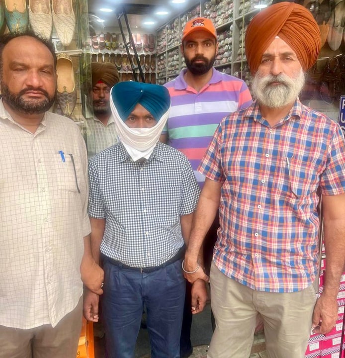 ਭ੍ਰਿਸ਼ਟਾਚਾਰ ਵਿਰੁੱਧ ਮੁਹਿੰਮ:ਵਿਜੀਲੈਂਸ ਵੱਲੋਂ ਨਿੱਜੀ ਟਰਾਂਸਪੋਰਟਰ ਦੀ ਸ਼ਿਕਾਇਤ ’ਤੇ ਪਨਬਸ ਦੇ ਸੁਪਰਡੈਂਟ ਨੂੰ 20,000 ਰੁਪਏ ਰਿਸ਼ਵਤ ਲੈਂਦੇ ਕੀਤਾ ਕਾਬੂ