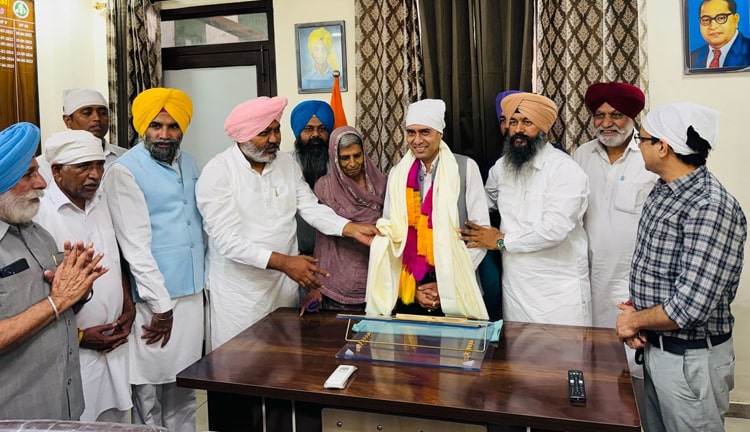 ਮਾਰਕੀਟ ਕਮੇਟੀ ਮੋਹਾਲੀ ਦੇ ਚੇਅਰਮੈਨ ਐਡਵੋਕੇਟ ਮਿੱਤਲ ਨੇ ਵਿੱਤ ਮੰਤਰੀ ਹਰਪਾਲ ਚੀਮਾ ਦੀ ਮੌਜੂਦਗੀ ਵਿੱਚ ਸਾਂਭਿਆ ਅਹੁਦਾ