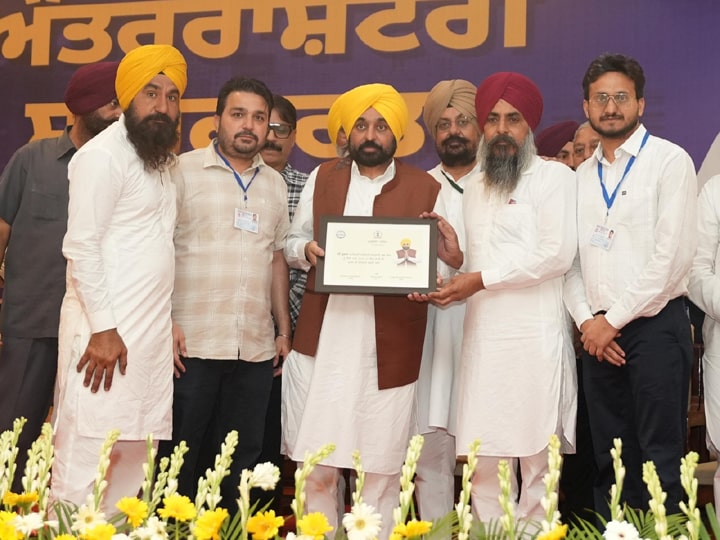 ਮੁੱਖ ਮੰਤਰੀ ਵੱਲੋਂ 99 ਫੀਸਦੀ ਤੋਂ ਵੱਧ ਕਰਜ਼ਾ ਵਸੂਲ ਕੇ ਮਿਸਾਲ ਕਾਇਮ ਕਰਨ ਵਾਲੀਆਂ ਧੂਰੀ ਸਰਕਲ ਦੀਆਂ ਸਹਿਕਾਰੀ ਸਭਾਵਾਂ ਦਾ ਸਨਮਾਨ