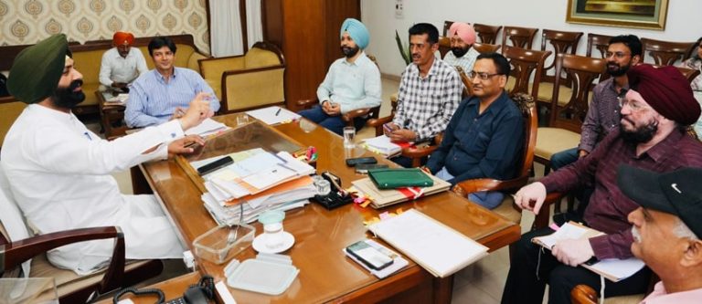 ਪੰਜਾਬ ਸਰਕਾਰ ਪਨਬੱਸ ਵਿੱਚ ਕੰਟਰੈਕਟ ‘ਤੇ ਕੰਮ ਕਰਦੇ ਕਰਮਚਾਰੀਆਂ ਨੂੰ ਪੱਕੇ ਅਤੇ ਆਊਟਸੋਰਸ ਨੂੰ ਕੰਟਰੈਕਟ ‘ਤੇ ਕਰਨ ਲਈ ਯਤਨਸ਼ੀਲ: ਲਾਲਜੀਤ ਸਿੰਘ ਭੁੱਲਰ
