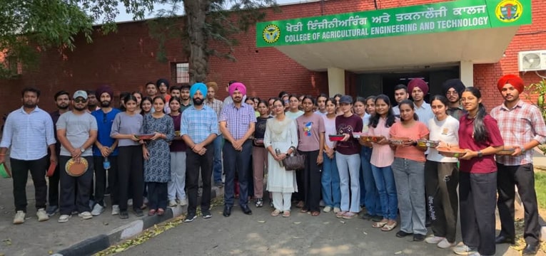 PAU ਦੇ ਖੇਤੀ ਇੰਜਨੀਅਰਿੰਗ ਕਾਲਜ ਦੇ ਐੱਨ ਐੱਸ ਐੱਸ ਯੂਨਿਟ ਨੇ ਗਰਮੀਆਂ ਵਿਚ ਪੰਛੀਆਂ ਲਈ ਪਾਣੀ ਦਾ ਪ੍ਰਬੰਧ ਕੀਤਾ