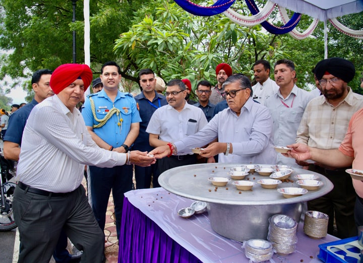 ਪੰਜਾਬ ਰਾਜ ਭਵਨ ਦੇ ਸਟਾਫ਼ ਨੇ ਸ੍ਰੀ ਗੁਰੂ ਅਰਜਨ ਦੇਵ ਜੀ ਦੀ ਸ਼ਹਾਦਤ ਦੀ ਯਾਦ ਵਿੱਚ ਛਬੀਲ ਲਗਾਈ