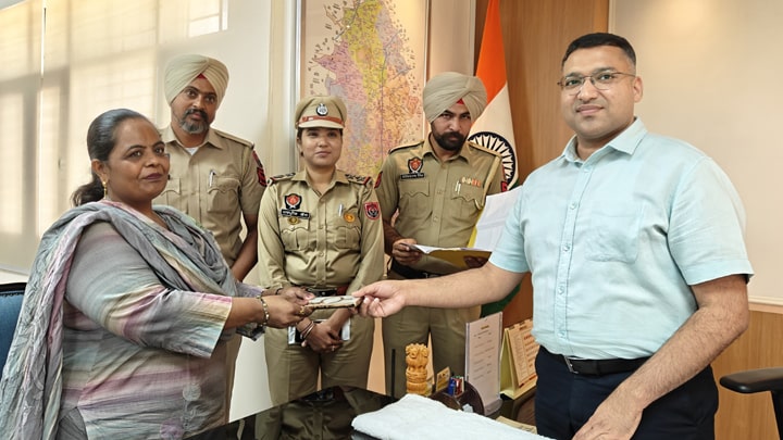 Muktsar Police ਵੱਲੋਂ ਪਬਲਿਕ ਦੇ ਗੁੰਮ ਹੋਏ 112 ਮੋਬਾਇਲ ਫੋਨ ਕੀਤੇ ਟਰੇਸ