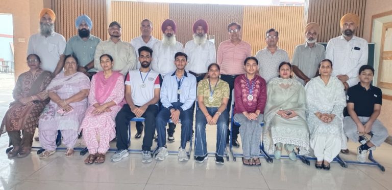 ਡੀਐਮ ਗਰੁੱਪ ਕਰਾੜਵਾਲਾ ਦੇ ਵਿਦਿਆਰਥੀ ਨੇ ਨੀਟ ਪ੍ਰੀਖਿਆ ਵਿੱਚੋਂ ਪੰਜਾਬ ਭਰ ਚ’ ਪਹਿਲਾ ਅਤੇ ਆਲ ਇੰਡੀਆ ਤੇ 7 ਵਾਂ ਸਥਾਨ ਹਾਸਿਲ ਕਰਕੇ ਸਿਰਜਿਆ ਇਤਿਹਾਸ