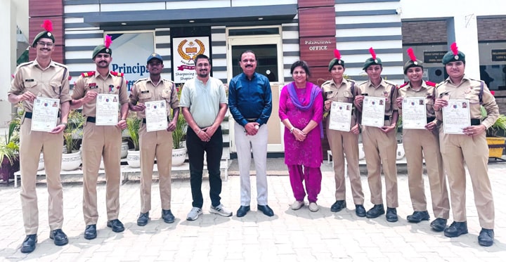 DAV College Bathinda ਦੇ ਐਨਸੀਸੀ ਕੈਡਿਟਾਂ ਨੇ ‘ਸੀ’ ਸਰਟੀਫਿਕੇਟ ਪ੍ਰੀਖਿਆ ਵਿੱਚ ਵਧੀਆ ਗ੍ਰੇਡ ਪ੍ਰਾਪਤ ਕੀਤੇ