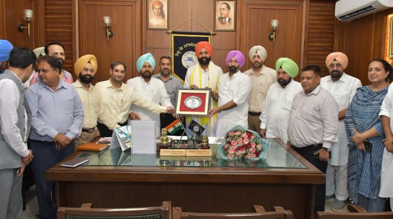 ਟਰਾਂਸਪੋਰਟ ਮੰਤਰੀ ਲਾਲਜੀਤ ਭੁੱਲਰ ਪੀਆਰਟੀਸੀ ਦੇ ਮੁੱਖ ਦਫਤਰ ਵਿਖੇ ਪੁੱਜੇ