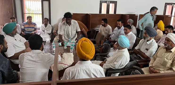 ਸੂਬਾ ਸਰਕਾਰ ਦੀ ਨਵੀਂ ਲੈਂਡ ਪੁਲਿੰਗ ਪਾਲਿਸੀ ਸਬੰਧੀ ਲੋਕਾਂ ਨੂੰ ਕੀਤਾ ਜਾਗਰੂਕ: SDM ਬਲਕਰਨ ਸਿੰਘ ਮਾਹਲ