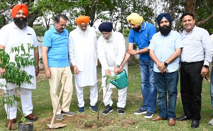 ਅਕਾਲੀ ਦਲ ਨੇ ਸ੍ਰੀ ਅਕਾਲ ਤਖ਼ਤ ਸਾਹਿਬ ਦੇ ਹੁਕਮ ਅਨੁਸਾਰ ਰੁੱਖ਼ ਲਾਓ ਮੁਹਿੰਮ ਸ਼ੁਰੂ ਕੀਤੀ