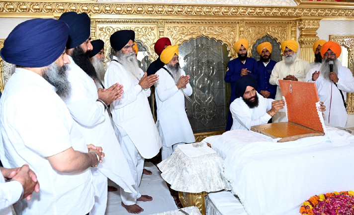 ਜੂਨ 1984 ਦੇ ਘੱਲੂਘਾਰੇ ਸਮੇਂ ਗੋਲੀ ਲੱਗਣ ਨਾਲ ਜ਼ਖ਼ਮੀ ਹੋਏ ਪਾਵਨ ਸਰੂਪ ਨੂੰ ਸੰਗਤ ਦੇ ਦਰਸ਼ਨਾਂ ਲਈ ਕੀਤਾ ਸੁਸ਼ੋਭਿਤ