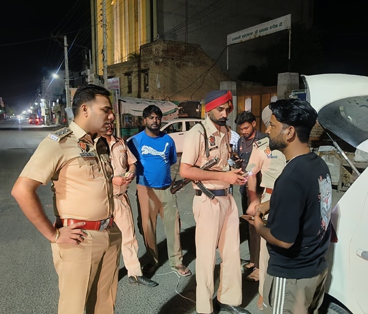 ਸ੍ਰੀ ਮੁਕਤਸਰ ਸਾਹਿਬ ਪੁਲਿਸ ਵੱਲੋਂ ਰਾਤ ਸਮੇਂ ਨਾਈਟ ਡੋਮੀਨੇਸ਼ਨ ਤਹਿਤ ਲਗਾਤਾਰ ਚੈਕਿੰਗ