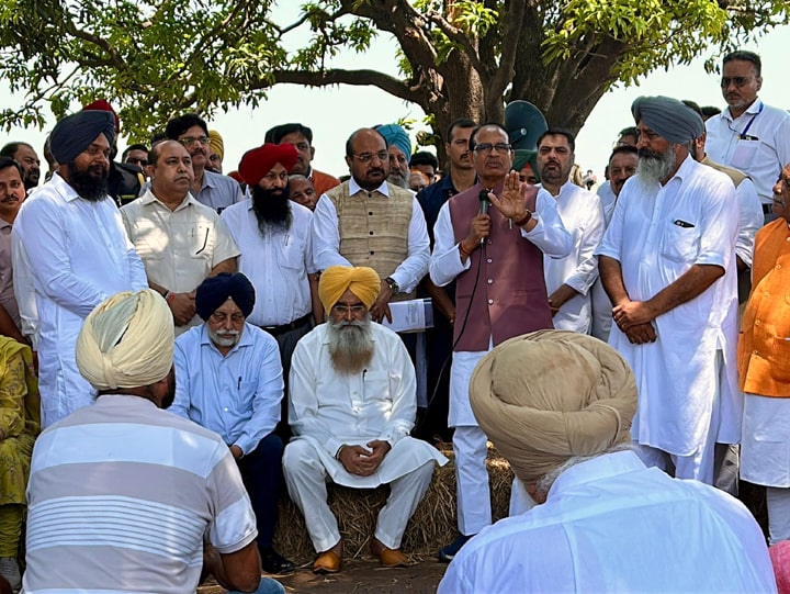ਕੇਂਦਰੀ ਮੰਤਰੀ ਸ਼ਿਵਰਾਜ ਸਿੰਘ ਚੌਹਾਨ ਵੱਲੋਂ ਮੰਤਰੀ ਗੁਰਮੀਤ ਸਿੰਘ ਖੁੱਡੀਆਂ ਨਾਲ ਮਿਲਕੇ ਕੀਤੀ ਕਿਸਾਨਾਂ ਨਾਲ ਸਿੱਧੀ ਗੱਲਬਾਤ