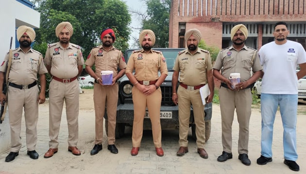 Sangat Police ਵੱਲੋਂ ਕਾਲੀ ਥਾਰ ‘ਚ ਸਵਾਰ ਰਾਜਸਥਾਨੀ ਨੌਜਵਾਨ ਨਜਾਇਜ਼ ਹਥਿਆਰ ਸਹਿਤ ਕਾਬੂ