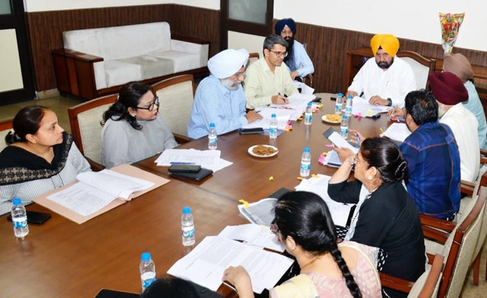 ਪੰਜਾਬ ਦੇ 4 ਜ਼ਿਲ੍ਹਿਆਂ ਦੀਆਂ ਅਨਾਜ ਮੰਡੀਆਂ ‘ਚ 24.5 ਕਰੋੜ ਰੁਪਏ ਦੀ ਲਾਗਤ ਨਾਲ ਲੱਗਣਗੇ ਸੋਲਰ ਪਾਵਰ ਪਲਾਂਟ:ਚੇਅਰਮੈਨ ਬਰਸਟ