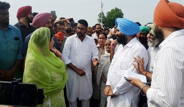 ਹਰਸਿਮਰਤ ਕੌਰ ਬਾਦਲ ਵੱਲੋਂ ਤੂਫ਼ਾਨੀ ਦੌਰਾ, ਕਿਸਾਨਾਂ ਲਈ 3 ਲੱਖ ਦੀ ਗਰਾਂਟ