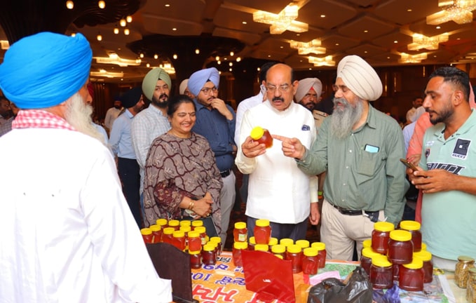 ਬਾਗਬਾਨੀ ਵਿਭਾਗ ਵੱਲੋਂ ਕਰਵਾਏ ਰਾਜ ਪੱਧਰੀ ਨਾਖ ਮੁਕਾਬਲੇ ਵਿੱਚ ਅੰਮ੍ਰਿਤਸਰ ਦੇ ਕਿਸਾਨਾਂ ਨੇ ਮਾਰੀ ਬਾਜੀ