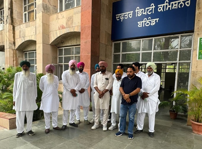 ਧਰਤੀ ਦੇ ‘ਰੱਬਾਂ’ ਵੱਲੋਂ ਦੋ ਪਿੰਡਾਂ ਦੇ ‘ਮਰੀਜ਼ਾਂ’ ਦਾ ਇਲਾਜ਼ ਨਾ ਕਰਨ ਦੇ ਫ਼ੁਰਮਾਨ ਤੋਂ ਭੜਕੇ ਲੋਕ, ਪੰਚਾਇਤਾਂ ਨੇ ਦਿੱਤਾ ਡੀਸੀ ਨੂੰ ਮੰਗ ਪੱਤਰ