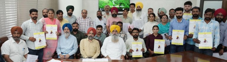 ਗੁਰਮੀਤ ਸਿੰਘ ਖੁੱਡੀਆਂ ਨੇ ਪਸ਼ੂ ਪਾਲਣ ਵਿਭਾਗ ਵਿੱਚ 8 ਨੌਜਵਾਨਾਂ ਨੂੰ ਨਿਯੁਕਤੀ ਪੱਤਰ ਸੌਂਪੇ