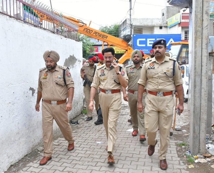 ‘ਯੁੱਧ ਨਸ਼ਿਆਂ ਵਿਰੁੱਧ’ ਸਰਕਾਰੀ ਜਮੀਨ ‘ਤੇ ਮਹਿਲਾ ਨਸ਼ਾ ਤਸਕਰ ਵੱਲੋਂ ਬਣਾਏ ਅਣ-ਅਧਿਕਾਰਤ ਮਕਾਨ ‘ਤੇ ਚੱਲਿਆ ਪੀਲਾ ਪੰਜਾ