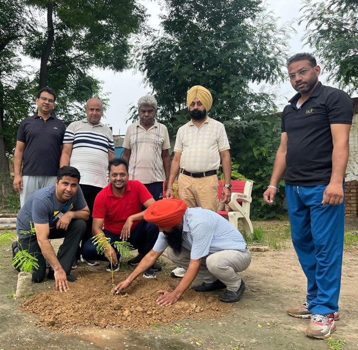 ਮਾਲਵਾ ਕਾਲਜ਼ ‘ਚ ਪ੍ਰਦੂਸ਼ਣ ਰਹਿਤ ਵਾਤਾਵਰਨ ਬਣਾਉਣ ਲਈ ਪੌਦੇ ਲਗਾਏ