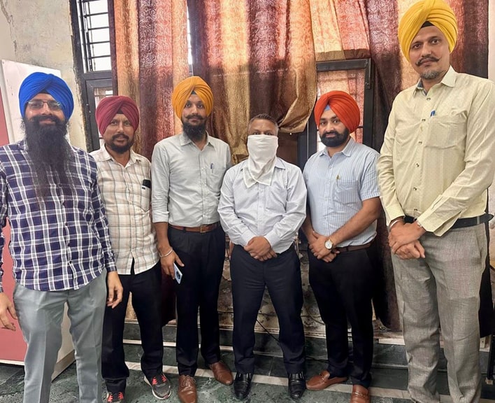 ਮ੍ਰਿਤਕ ਥਾਣੇਦਾਰ ਦੇ ਪ੍ਰਵਾਰ ਕੋਲੋਂ 50000 ਰੁਪਏ ਦੀ ਰਿਸ਼ਵਤ ਲੈਂਦਾ ਖਪਤਕਾਰ ਫ਼ੋਰਮ ਦਾ ਰੀਡਰ ਵਿਜੀਲੈਂਸ ਵੱਲੋਂ ਰੰਗੇ ਹੱਥੀਂ ਕਾਬੂ