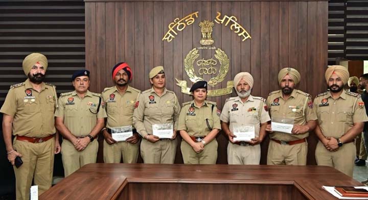 ਮੁੱਖ ਮੰਤਰੀ ਭਗਵੰਤ ਮਾਨ ਨੇ ਸਵਾਰੀਆਂ ਦੀ ਜਾਨ ਬਚਾਉਣ ਵਾਲੇ ਪੁਲਿਸ ਮੁਲਾਜਮਾਂ ਦੀ ਕੀਤੀ ਸ਼ਲਾਘਾ