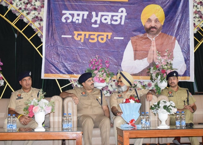 ‘ਯੁੱਧ ਨਸ਼ਿਆਂ ਵਿਰੁਧ’; DIG ਹਰਚਰਨ ਸਿੰਘ ਭੁੱਲਰ ਨੇ ਲੋਕਾਂ ਨੂੰ ਸਰਕਾਰ ਅਤੇ ਪੁਲਿਸ ਦੇ ਨਸ਼ਾ ਛੁਡਾਊ ਅਤੇ ਖ਼ਤਮ ਕਰਨ ਦੇ ਯਤਨਾਂ ਦਾ ਸਮਰਥਨ ਕਰਨ ਦੀ ਅਪੀਲ ਕੀਤੀ
