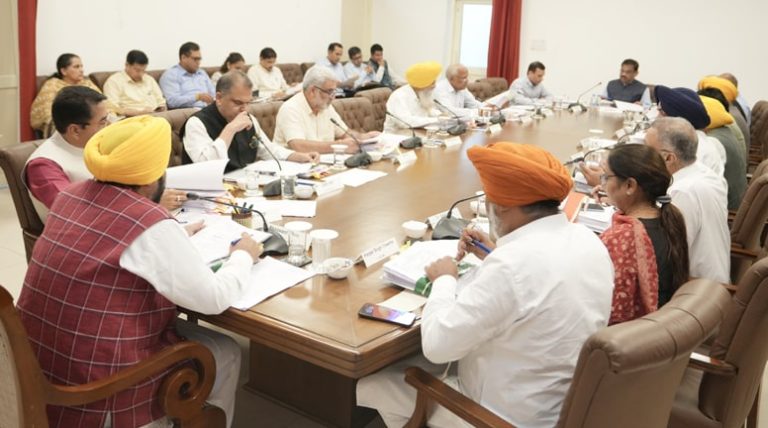 Cabinet meeting; ਪੰਜਾਬ ‘ਚ ਨਕਲੀ ਬੀਜਾਂ ਦੀ ਵਿਕਰੀ ਇੱਕ ਗੈਰ-ਜ਼ਮਾਨਤਯੋਗ ਅਪਰਾਧ ਹੋਵੇਗੀ; ਮੁੱਖ ਮੰਤਰੀ ਦੀ ਅਗਵਾਈ ਹੇਠ ਕੈਬਨਿਟ ਨੇ ਲਾਈ ਮੋਹਰ