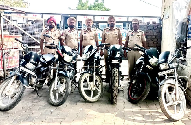 Bathinda Police ਦੇ ਥਾਣਾ ਕੋਤਵਾਲੀ ਤੇ ਪੀਸੀਆਰ ਟੀਮ ਵੱਲੋਂ ਵਾਹਨ ਚੋਰ ਗਿਰੋਹ ਕਾਬੂ, 6 ਮੋਟਰਸਾਈਕਲ ਬਰਾਮਦ