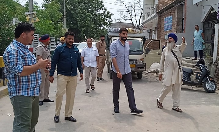 ਮੇਅਰ ਪਦਮਜੀਤ ਸਿੰਘ ਮਹਿਤਾ ਅਤੇ ਪੀਸੀਏ ਪ੍ਰਧਾਨ ਅਮਰਜੀਤ ਮਹਿਤਾ ਨੇ ਵਾਰਡ ਨੰਬਰ 48 ਅਤੇ 46 ਦਾ ਕੀਤਾ ਦੌਰਾ