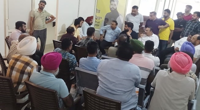 ਬਠਿੰਡਾ ਦੇ ਮੇਅਰ ਵੱਲੋਂ ਫੂਡ ਸਪਲਾਈ ਇੰਸਪੈਕਟਰਾਂ ਅਤੇ ਡਿਪੂ ਹੋਲਡਰਾਂ ਨਾਲ ਮੀਟਿੰਗ ਆਯੋਜਿਤ