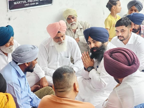 ਕੈਬਨਿਟ ਮੰਤਰੀ ਹਰਜੋਤ ਸਿੰਘ ਬੈਂਸ ਨੇ ਸ਼ਹੀਦ ਲਾਂਸ ਨਾਇਕ ਪ੍ਰਿਤਪਾਲ ਸਿੰਘ ਦੇ ਪਰਿਵਾਰ ਨਾਲ ਕੀਤਾ ਦੁੱਖ ਸਾਝਾਂ
