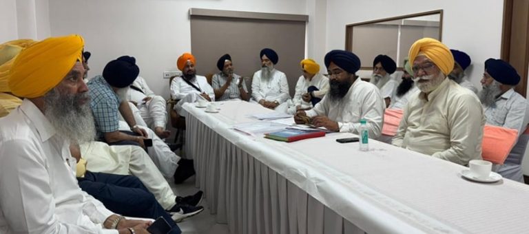 ਸ਼੍ਰੋਮਣੀ ਅਕਾਲੀ ਦਲ ਦੀ ਪਲੇਠੀ ਮੀਟਿੰਗ ‘ਚ ਪੰਜਾਬ ਅਤੇ ਪੰਥ ਪ੍ਰਸਤ ਲੋਕਾਂ ਨੂੰ ਭਗੌੜਾ ਦਲ ਛੱਡ ਕੇ ਖੇਤਰੀ ਪਾਰਟੀ ਵਿੱਚ ਸ਼ਾਮਲ ਹੋਣ ਦੀ ਅਪੀਲ