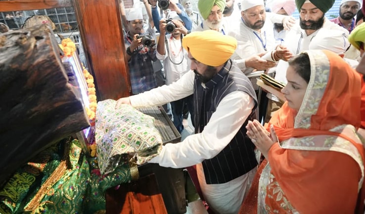 Faridkot News: ਮੁੱਖ ਮੰਤਰੀ ਨੇ ਟਿੱਲਾ ਬਾਬਾ ਸ਼ੇਖ ਫ਼ਰੀਦ ਵਿਖੇ ਮੱਥਾ ਟੇਕਿਆ
