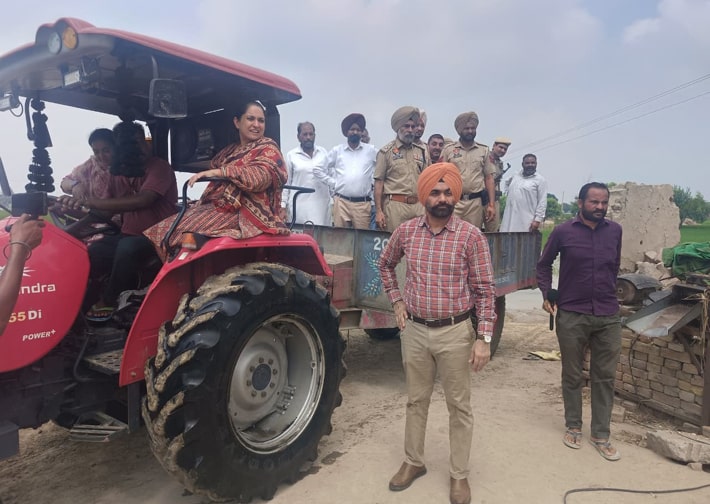 ਸਤਲੁਜ ਵਿਚ ਪਾਣੀ ਘਟਿਆ,ਪ੍ਰਸ਼ਾਸਨ ਮੁਸਤੈਦ,ਡਿਪਟੀ ਕਮਿਸ਼ਨਰ ਵੱਲੋਂ ਸਰਹੱਦੀ ਪਿੰਡਾਂ ਦਾ ਦੌਰਾ