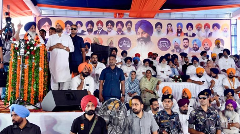 ਲੌਂਗੋਵਾਲ ਕਾਨਫਰੰਸ; ਵੱਖਰਾ ਚੁੱਲ੍ਹਾ ਬਾਲਣ ਵਾਲੇ ਆਗੂਆਂ ਨੂੰ ਕੇਂਦਰ ਦੇ ਰਿਹੈ ਮੁਫਤ ਗੈਸ: ਸੁਖਬੀਰ ਬਾਦਲ